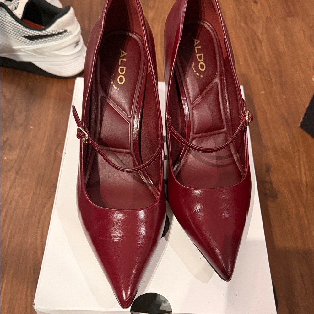 Aldo Women's Burgundy Heels - Picture 2 of 5